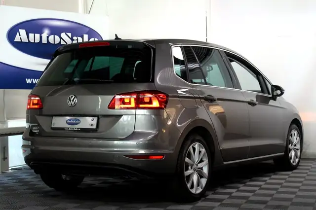 Volkswagen Golf Sportsvan view 3