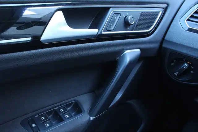 Volkswagen Golf Sportsvan view 14