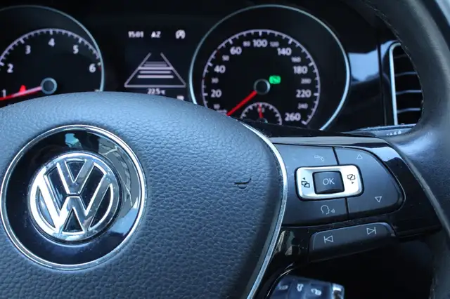 Volkswagen Golf Sportsvan view 16