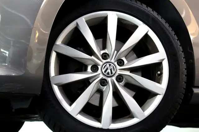 Volkswagen Golf Sportsvan view 4