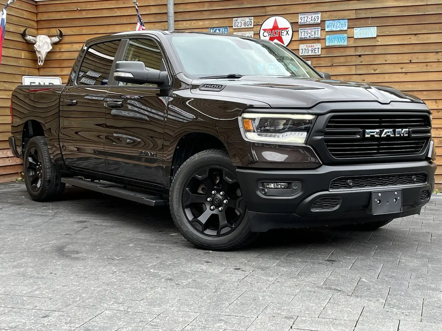 Dodge RAM 1500 5,7L OFFROAD 4x4 AHK Leder CarPlay Marrón - 2