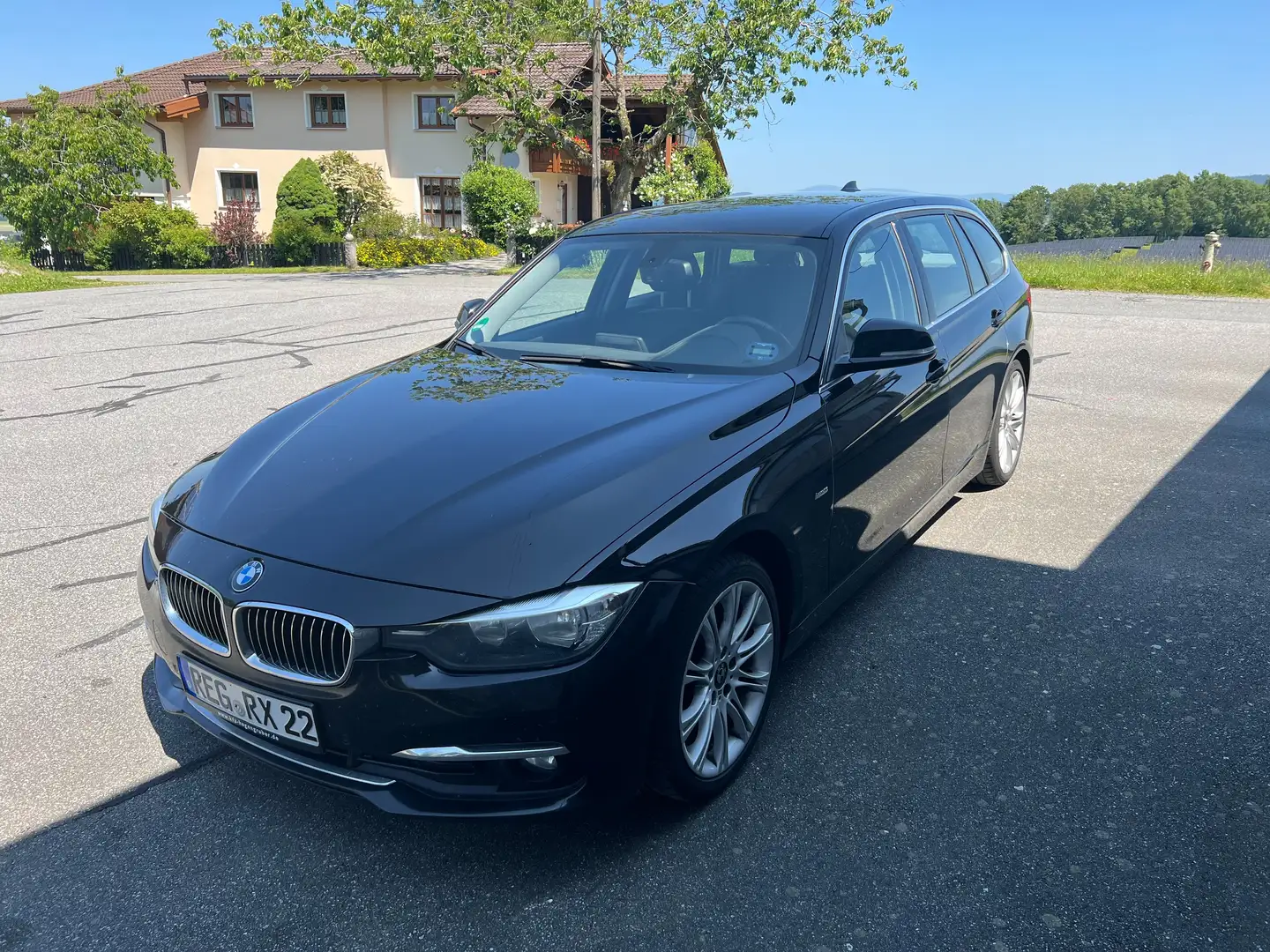 BMW 320 320d Touring Luxury Line Schwarz - 1