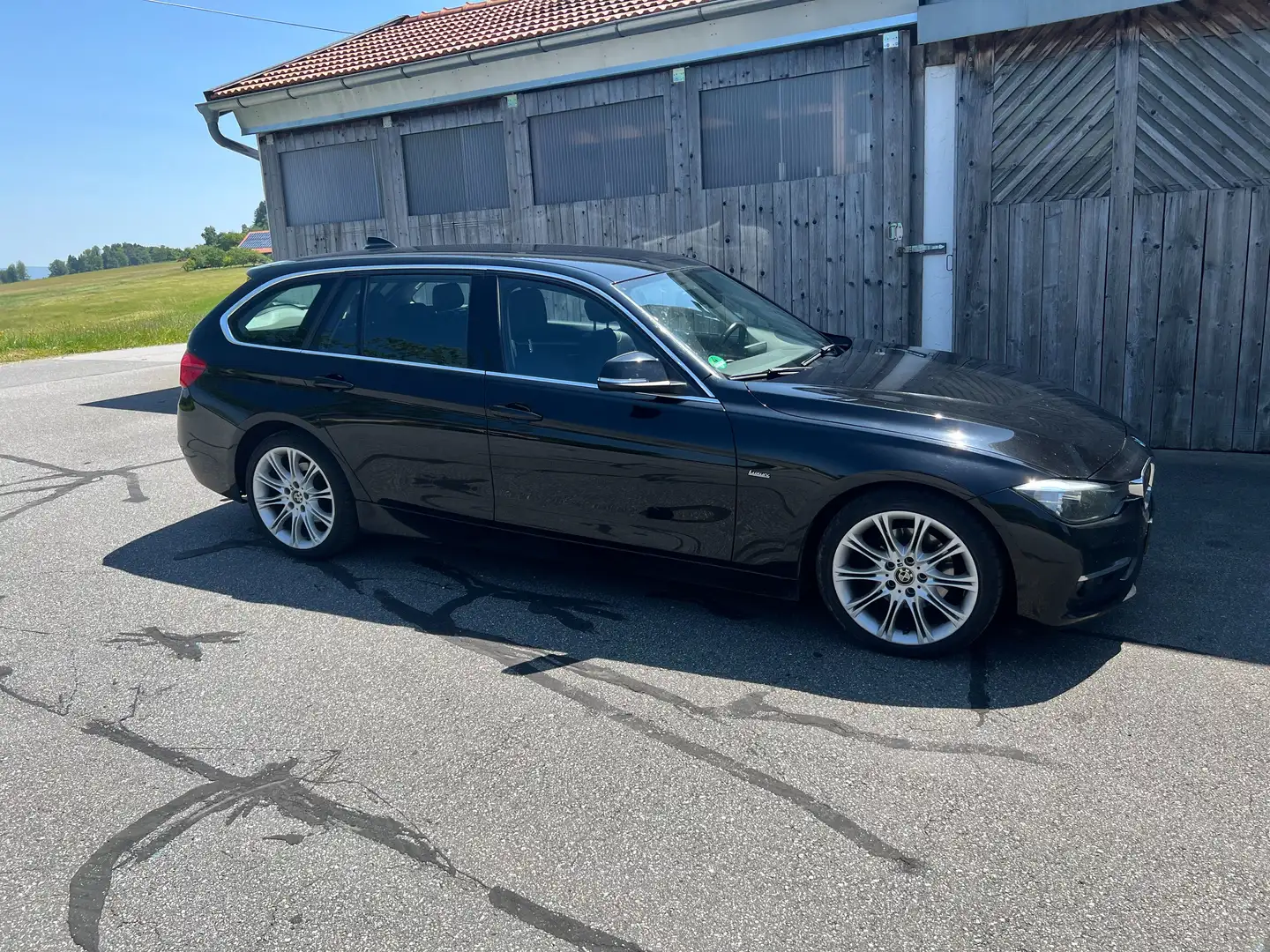 BMW 320 320d Touring Luxury Line Schwarz - 2