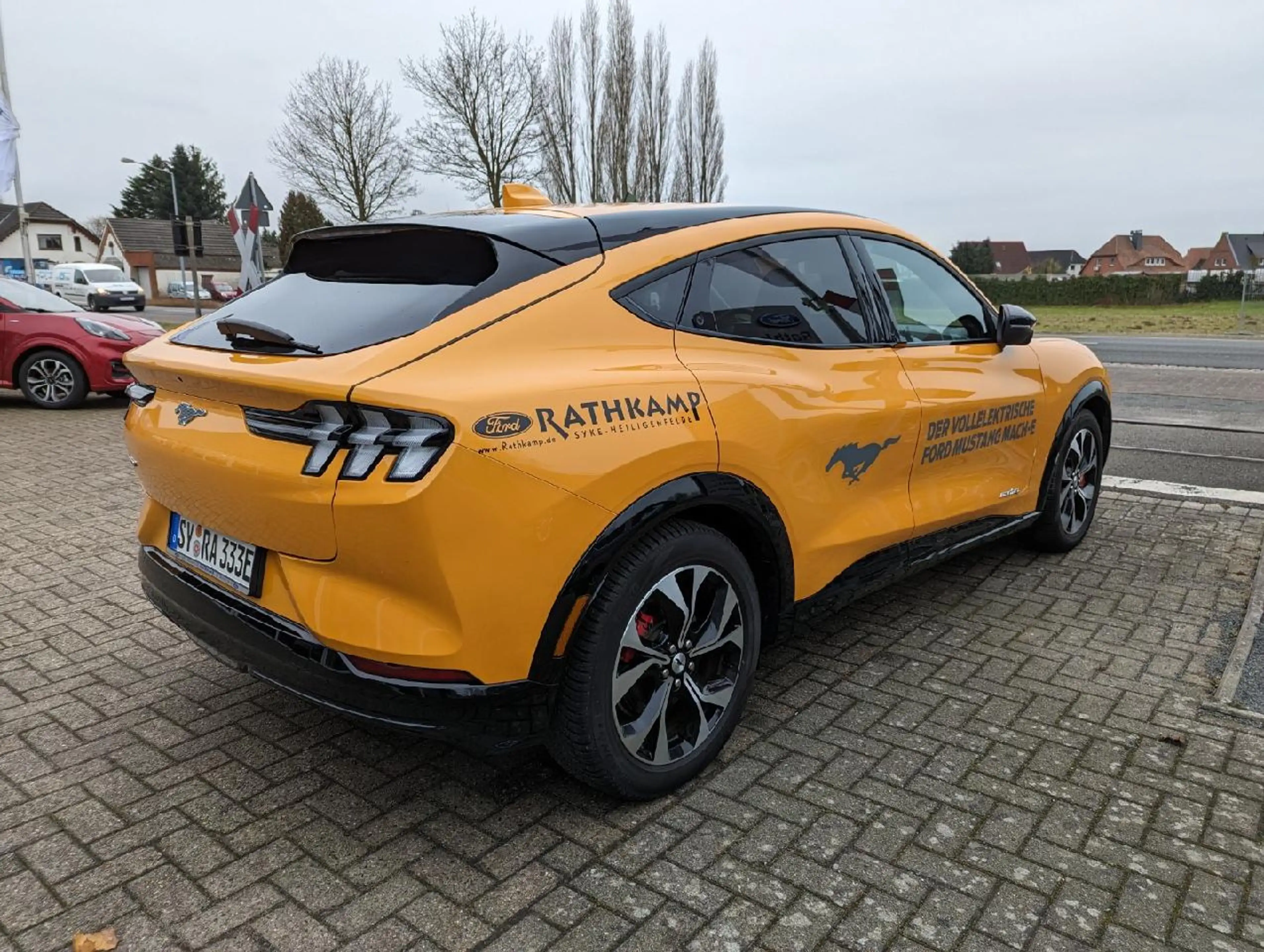 Ford Mustang Mach-E Premium AWD — photo 4