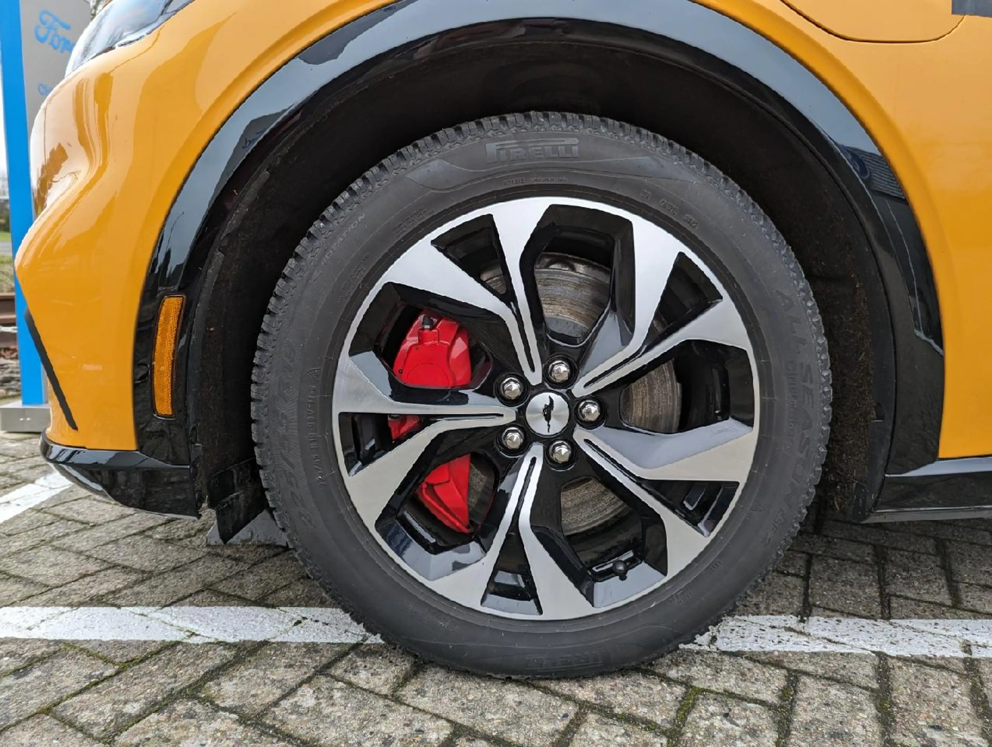 Ford Mustang Mach-E Premium AWD — photo 11