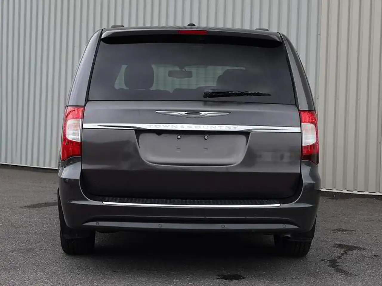 Chrysler Town & Country снимка Chrysler Town & Country