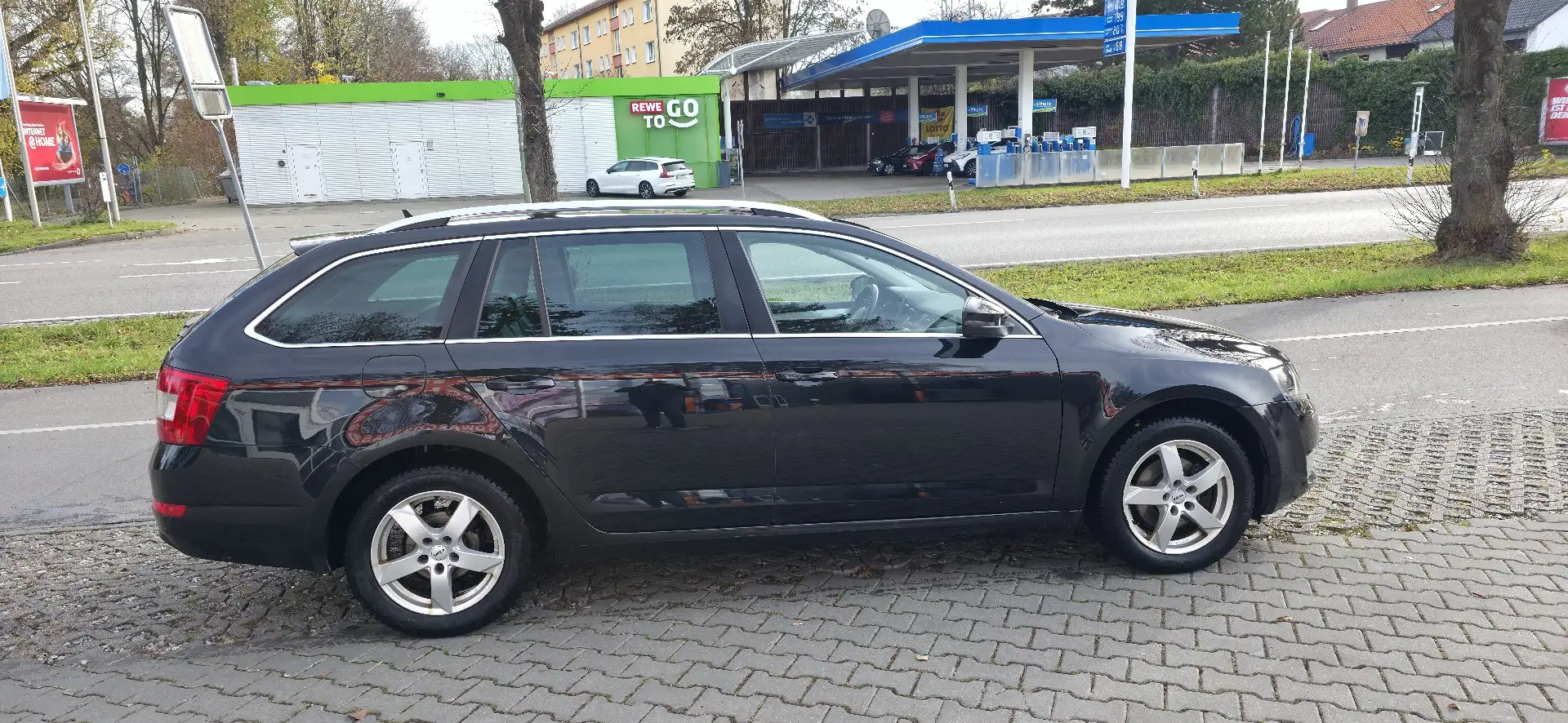 Skoda Octavia Elegance Schwarz - 2