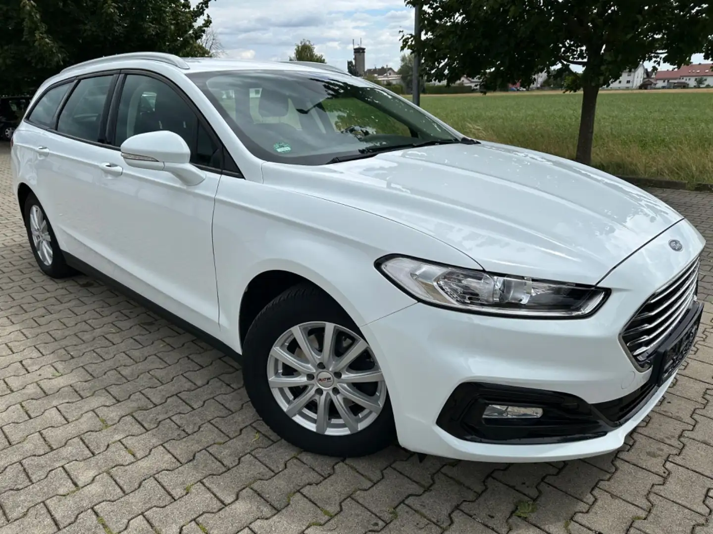 Ford Mondeo 2,0 EcoBlue 110kW Business Turnier Wit - 1