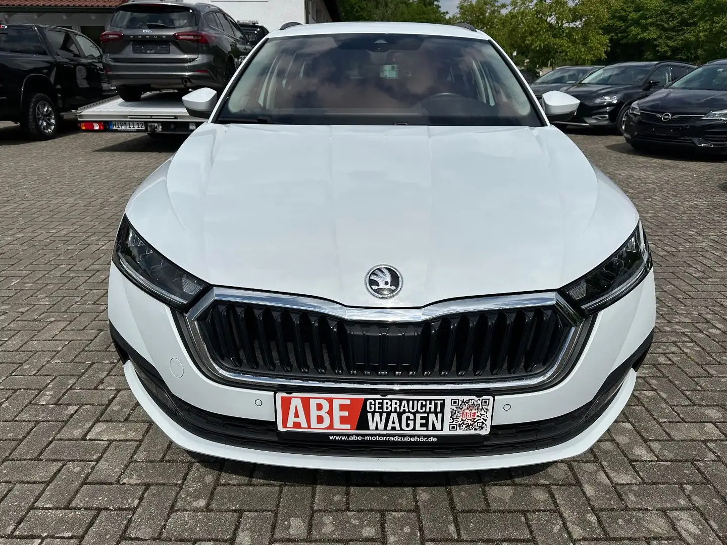 Skoda Octavia Combi 2.0 TDI DSG LED DAB Winterpaket Weiß - 2
