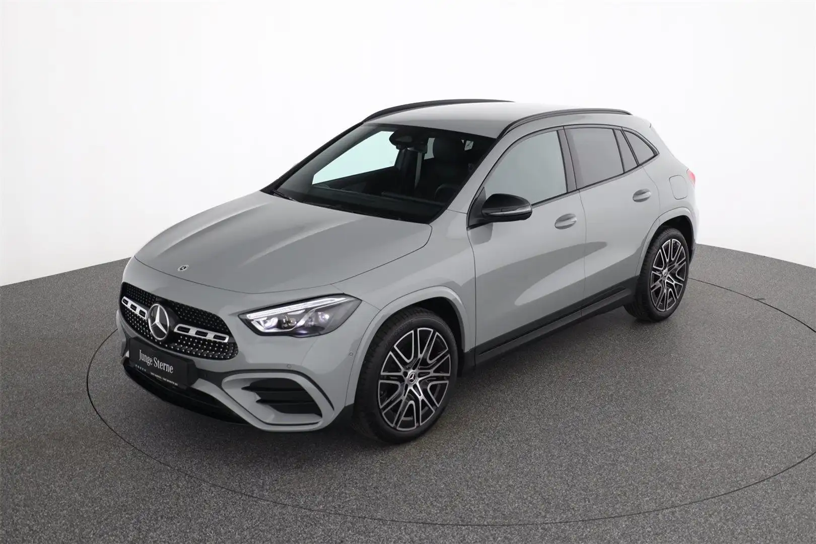Mercedes-Benz GLA 180 AMG Line Distronic Grau - 2