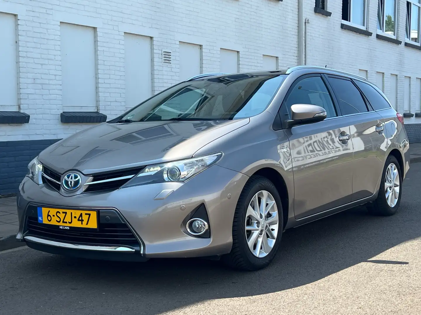 Toyota Auris Touring Sports 1.8 Hybrid Lease+|Pano|Keyless|Full Brown - 2