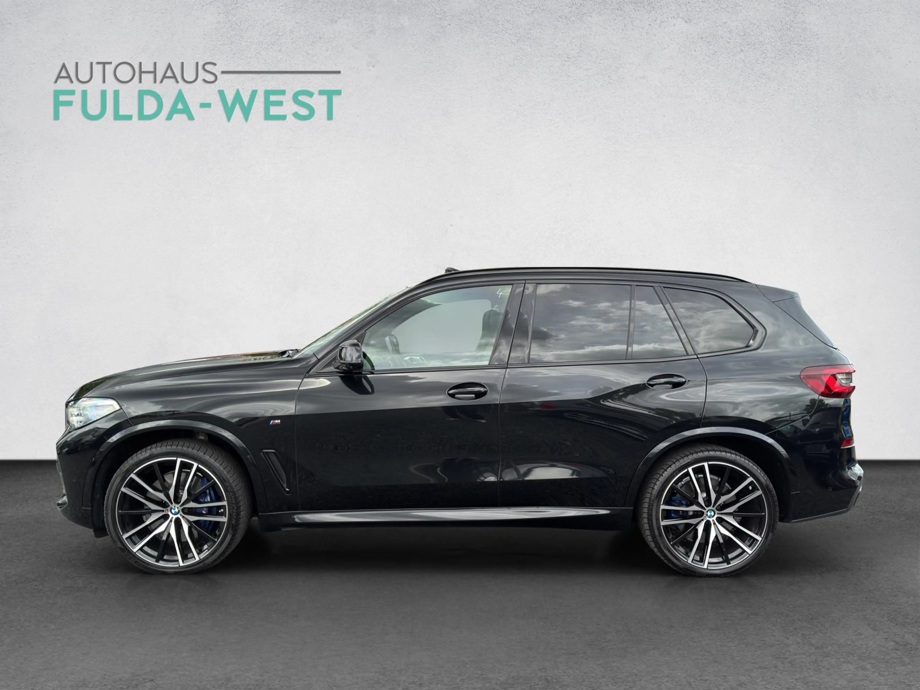 BMW X5 M50i Laser Pano DrivAssProf Standheiz AHK3,5t — photo 3