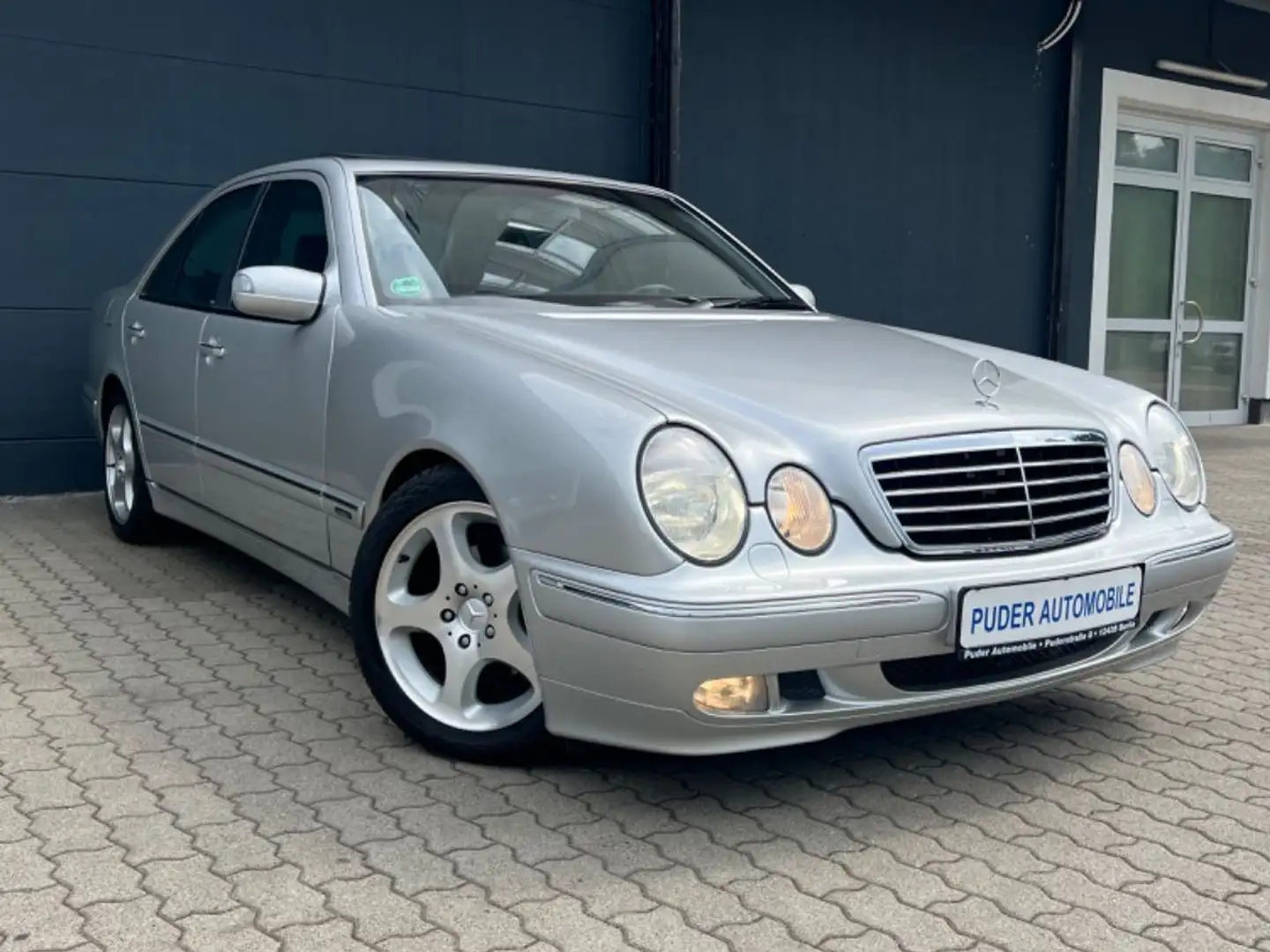 Mercedes-Benz E 200 Komp. Avantgarde Automatik 2.Hand Xenon Silber - 1