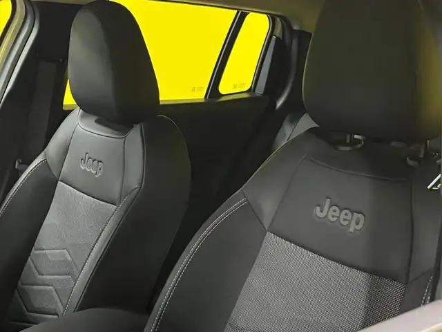 Jeep Avenger view 29