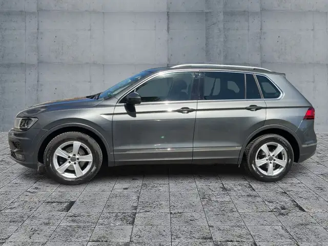 Volkswagen Tiguan view 4