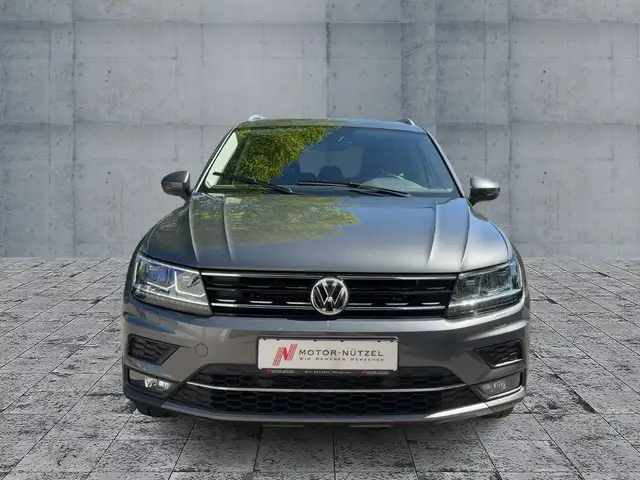 Volkswagen Tiguan view 3