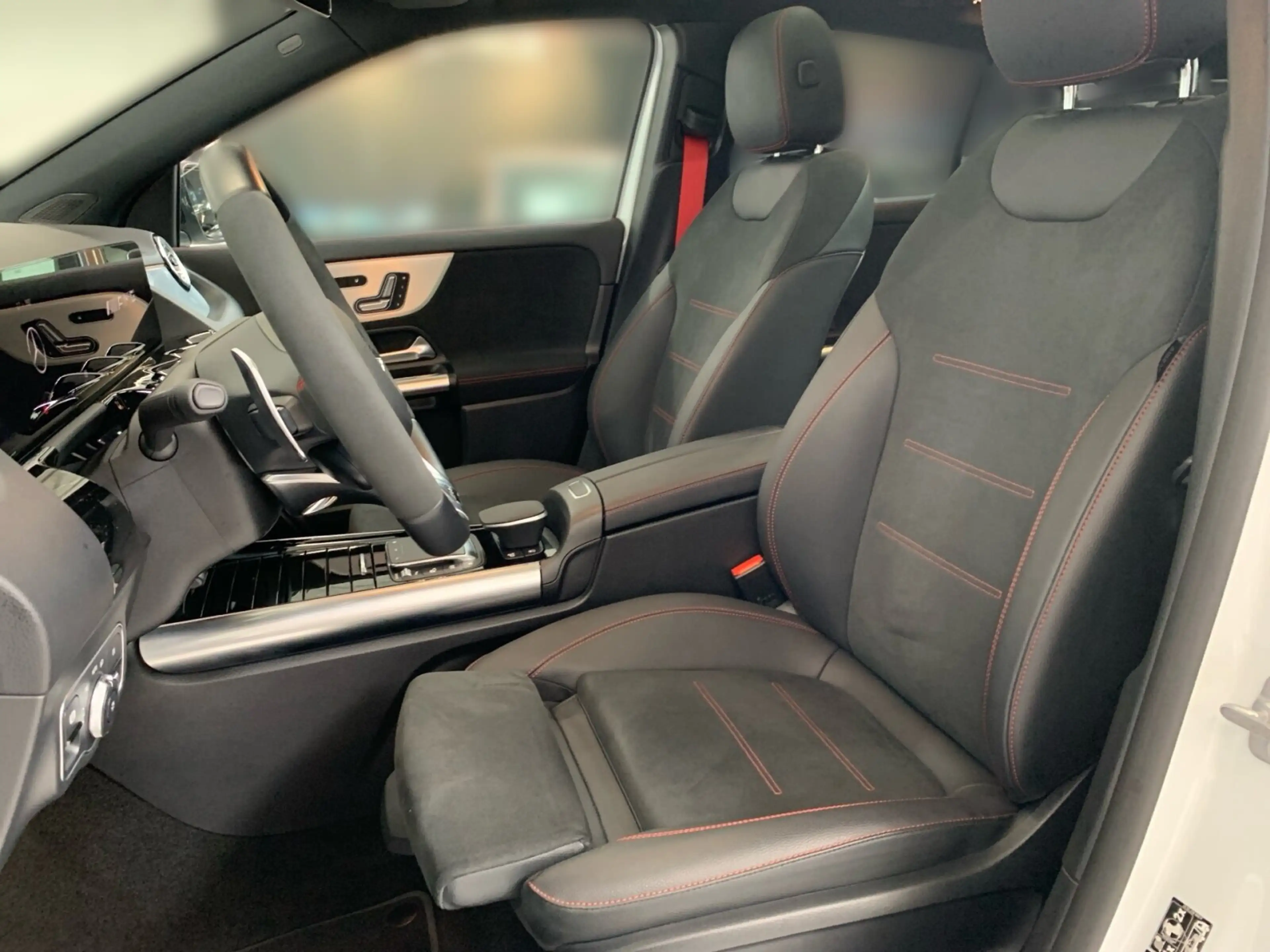 Mercedes-Benz GLA 45 AMG AMG GLA 45 S 4M+ *NIGHT*MEMO*PANO*360°KAM*DISTR* — photo 7