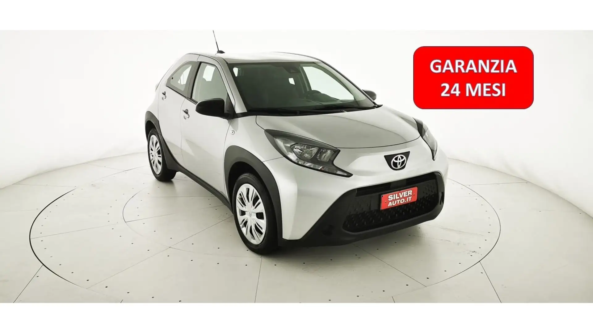Toyota Aygo X 1.0 VVT-i 72 CV 5 porte Active S-CVT Argent - 1