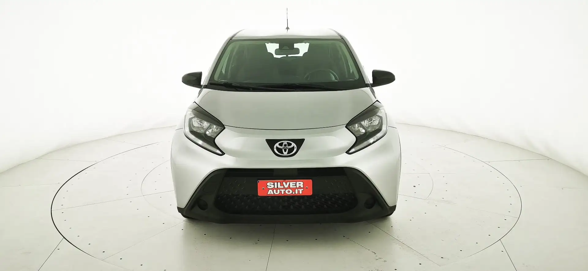Toyota Aygo X 1.0 VVT-i 72 CV 5 porte Active S-CVT Argent - 2