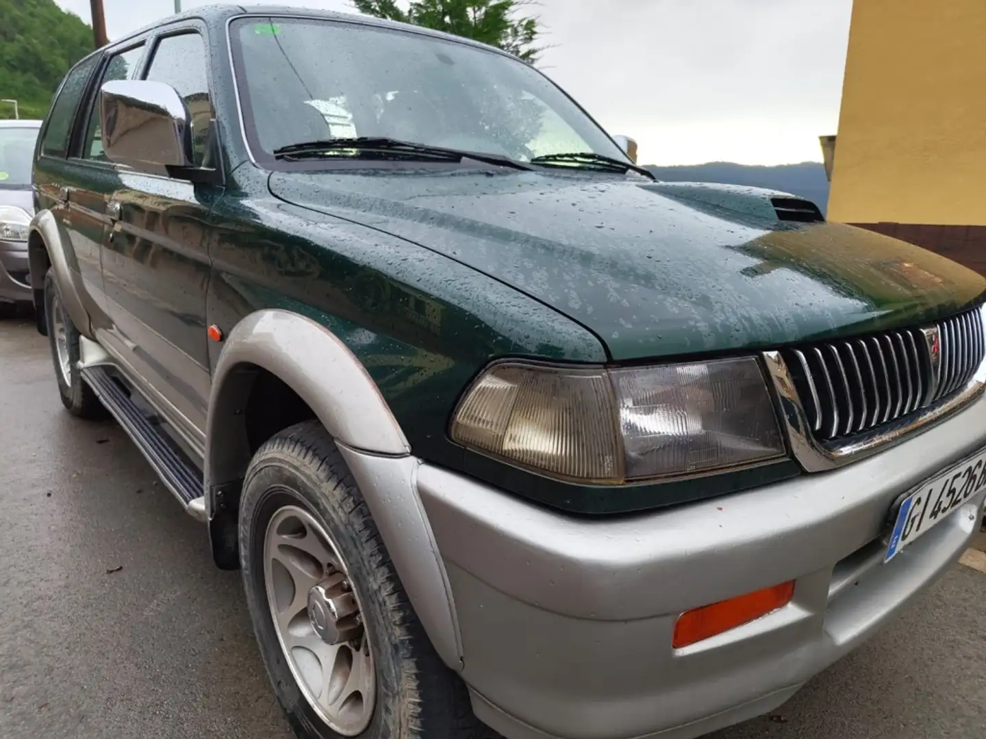 Mitsubishi Montero Largo 2.5 Tdi GLX Grün - 2