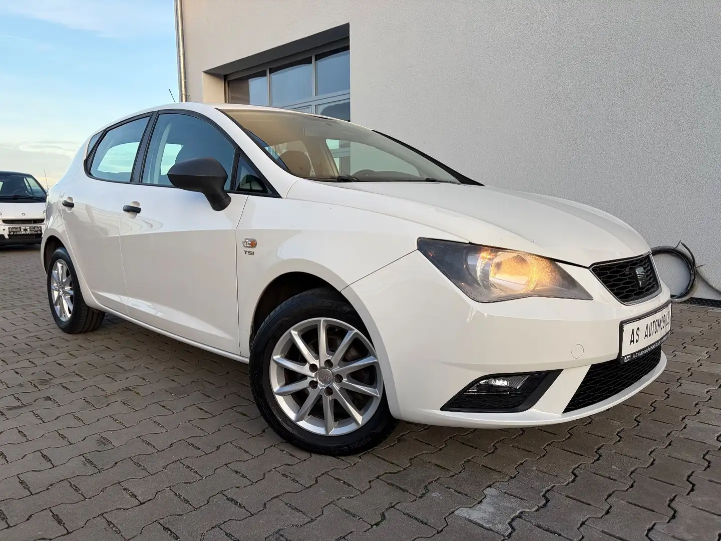 SEAT Ibiza 1.2 TSI 105PS !! KLIMA !! ALU !! Bílá - 1