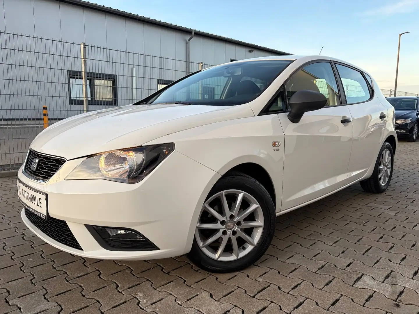 SEAT Ibiza 1.2 TSI 105PS !! KLIMA !! ALU !! Bílá - 2