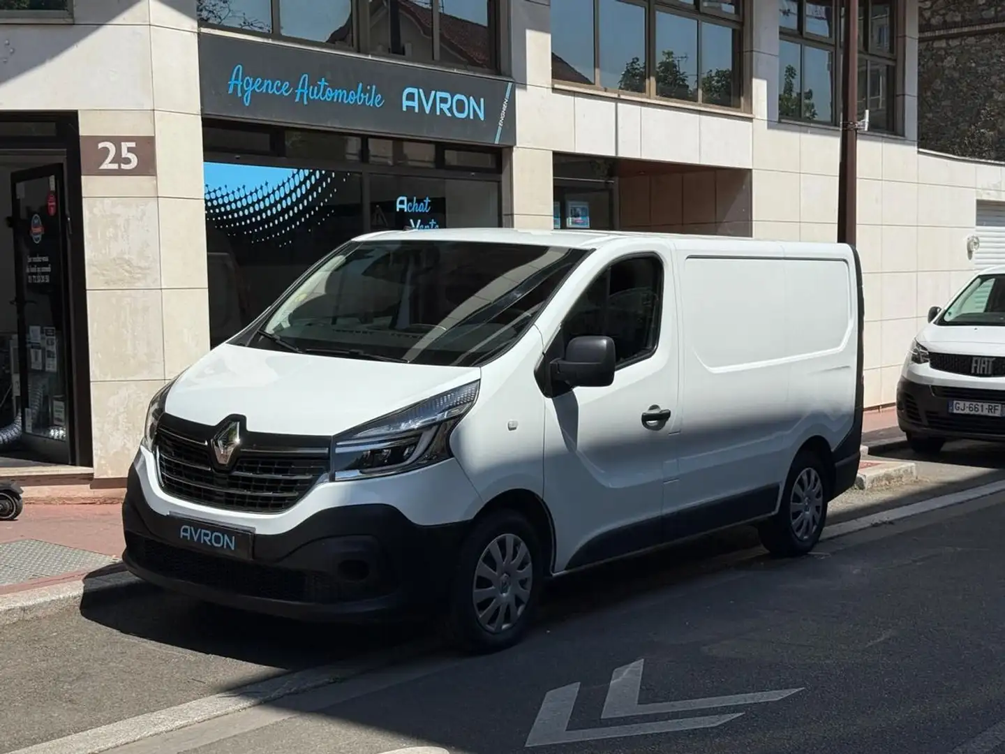 Renault Trafic III (2) FOURGON L1H1 DCI 120 Blanc - 1
