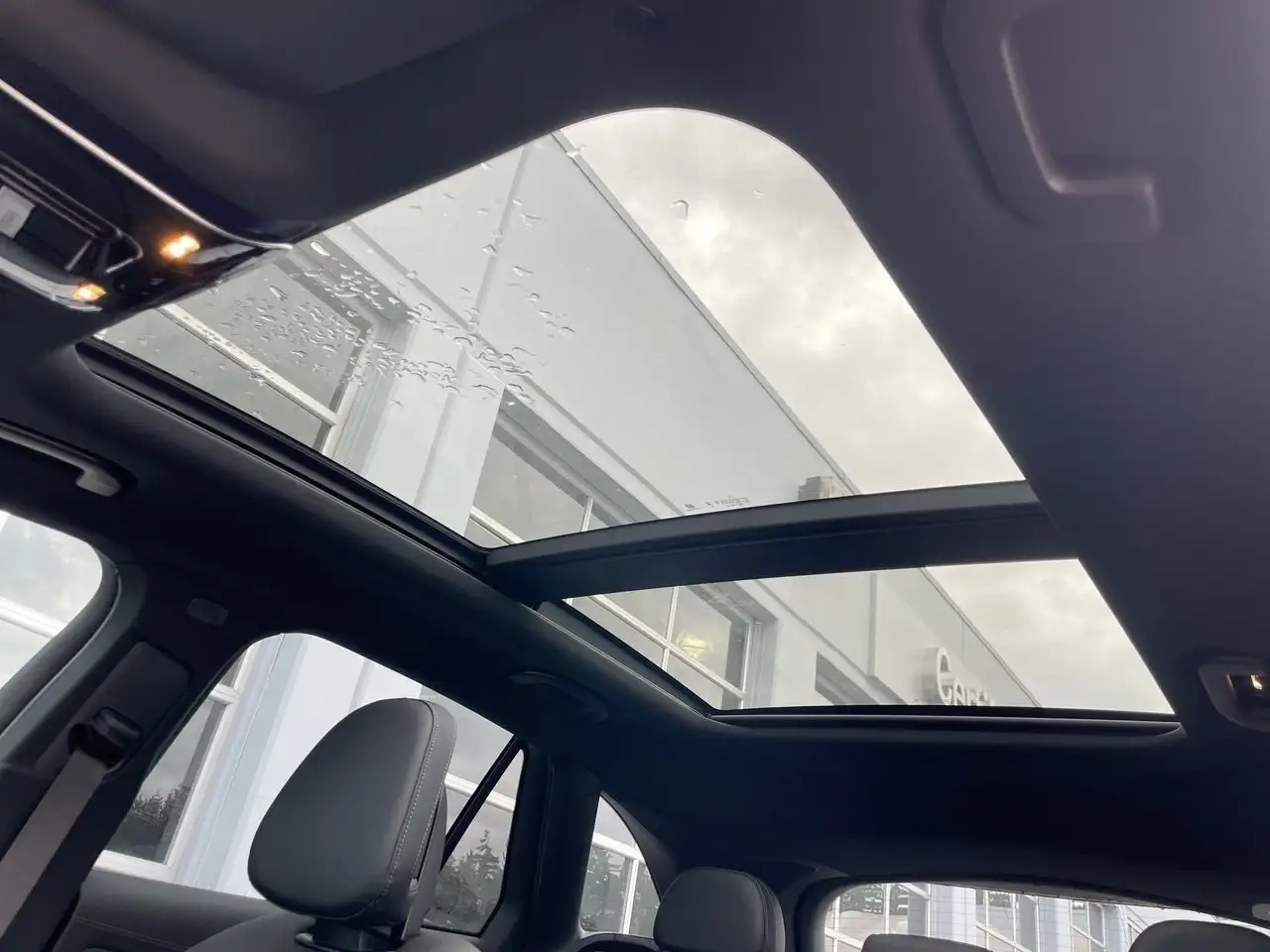 Mercedes-Benz GLC снимка Mercedes-Benz GLC