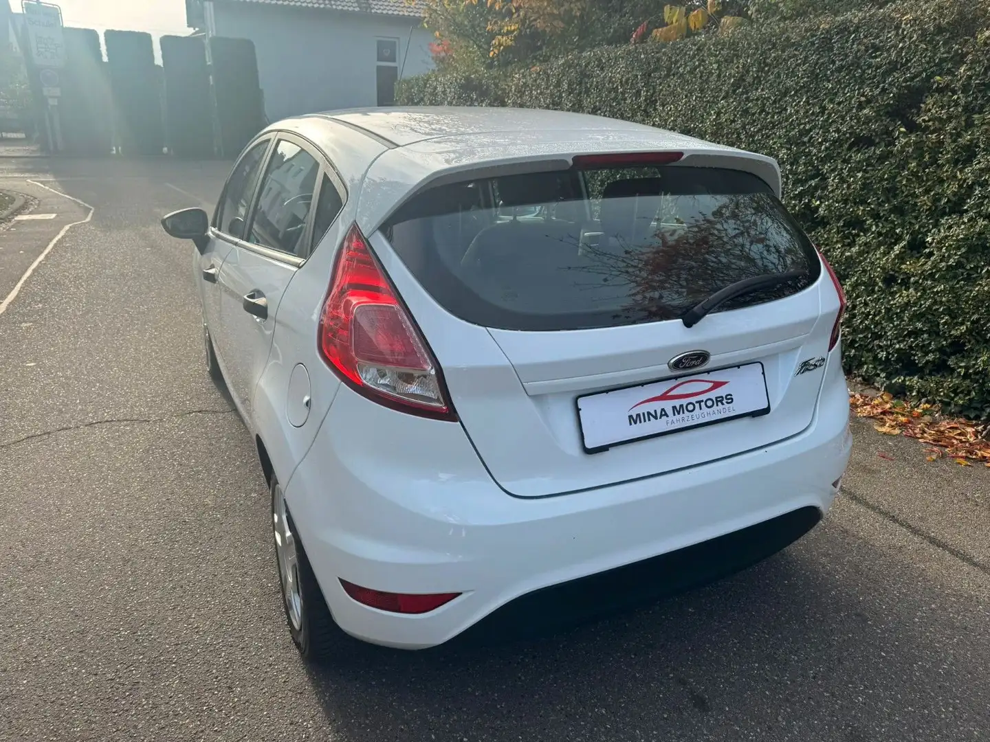 Ford Fiesta Ambiente Weiß - 2