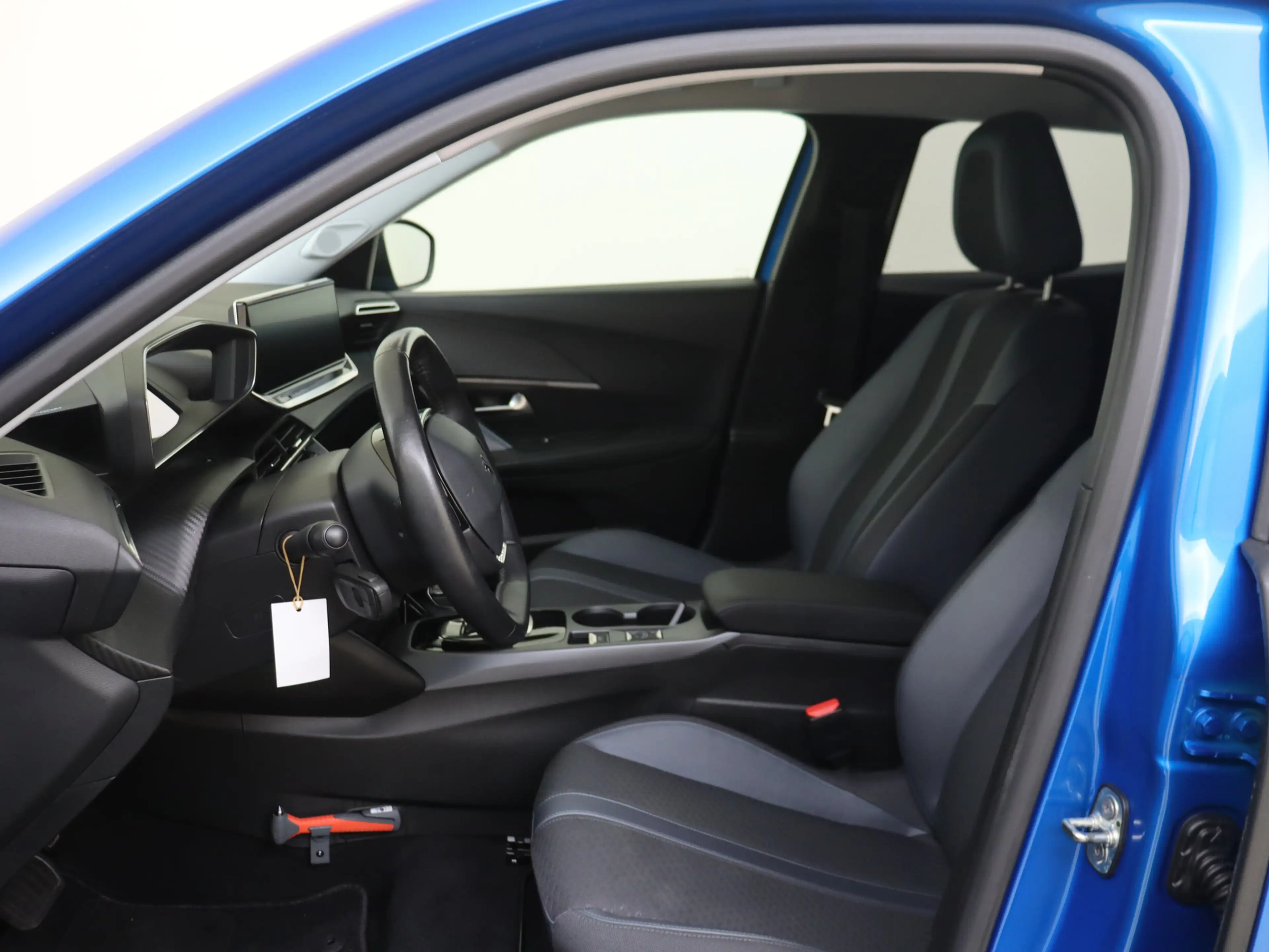 Peugeot e-2008 EV Allure 50 kWh YP — photo 10