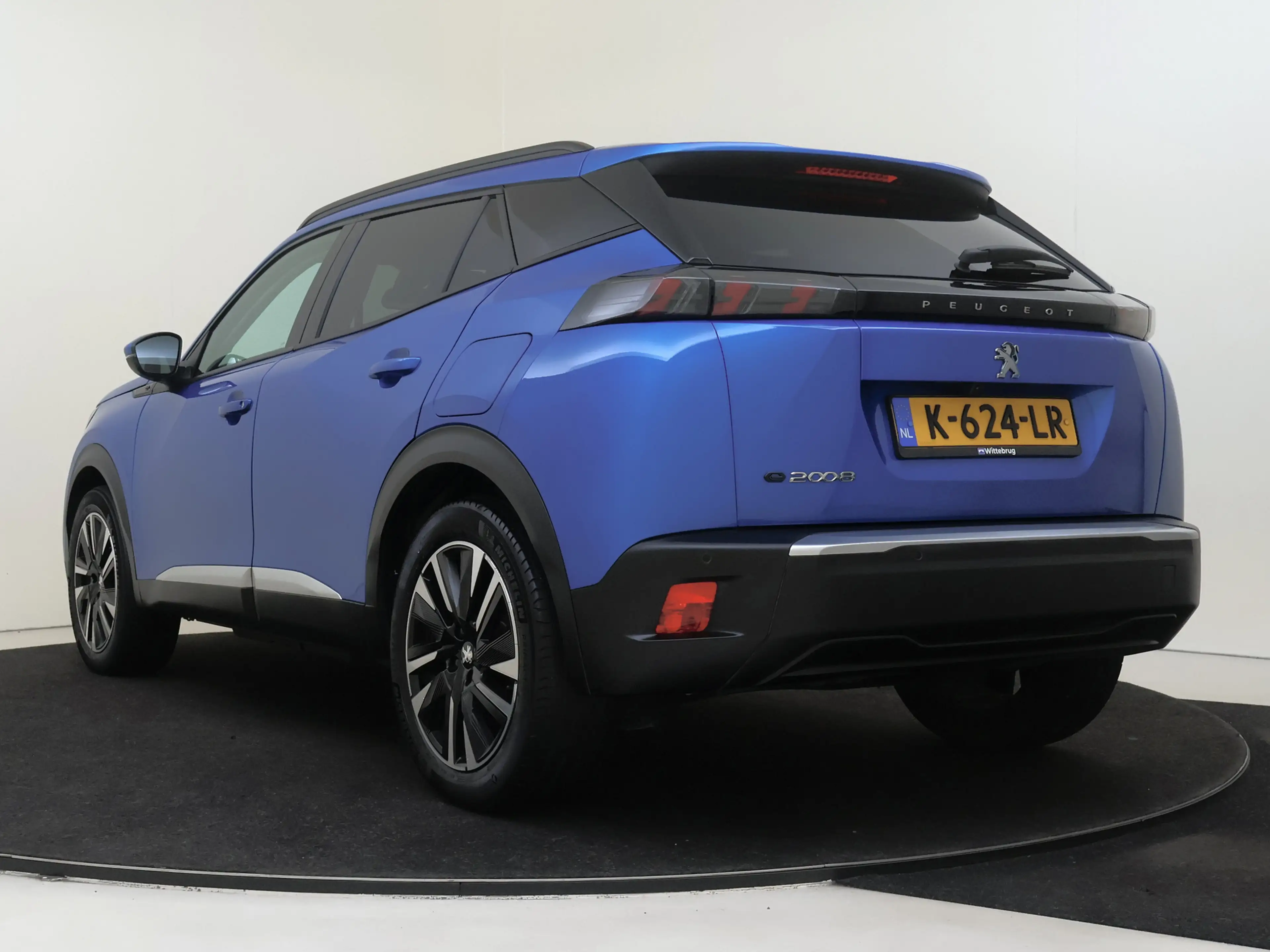 Peugeot e-2008 EV Allure 50 kWh YP — photo 4