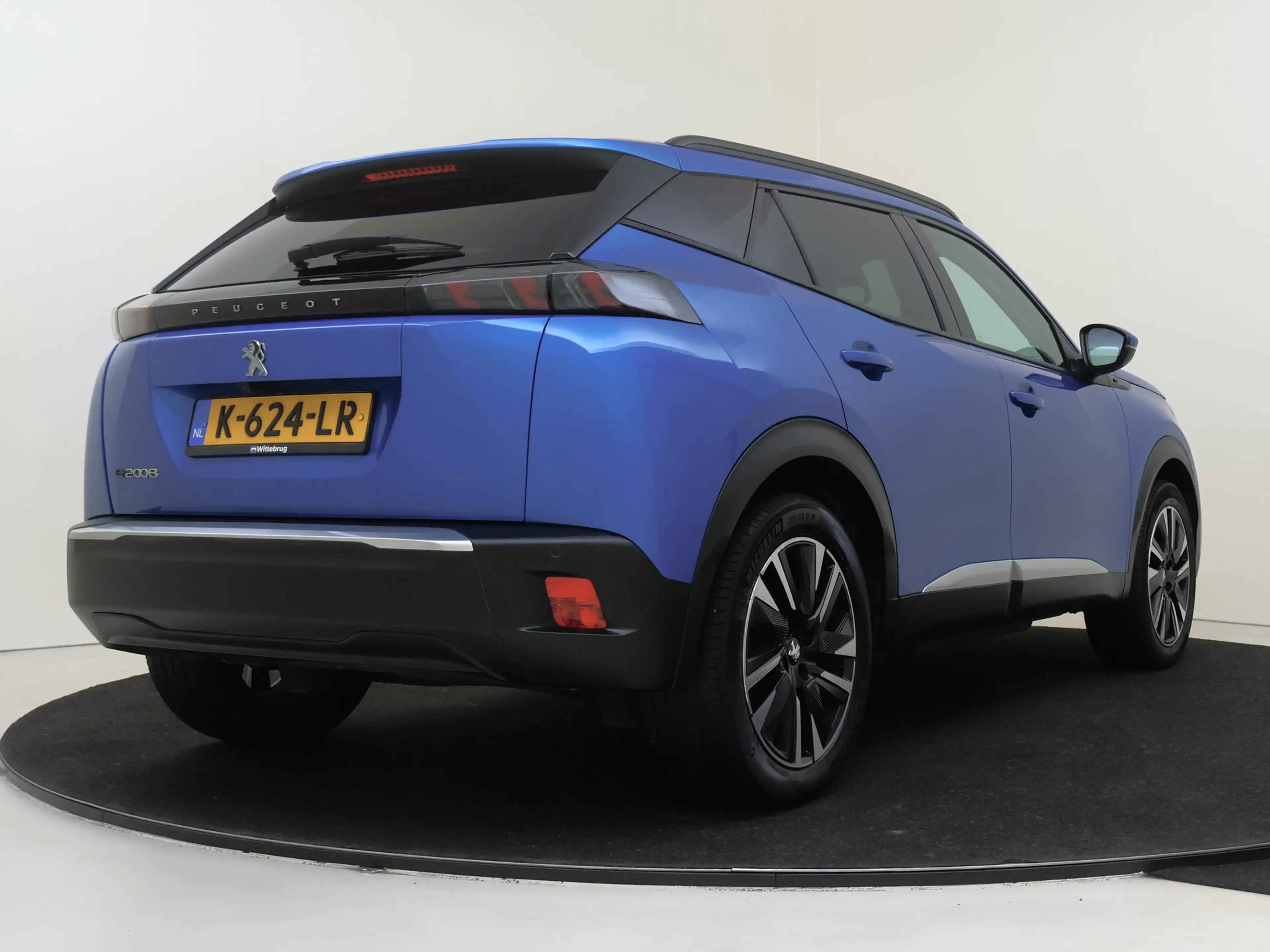 Peugeot e-2008 EV Allure 50 kWh YP — photo 11