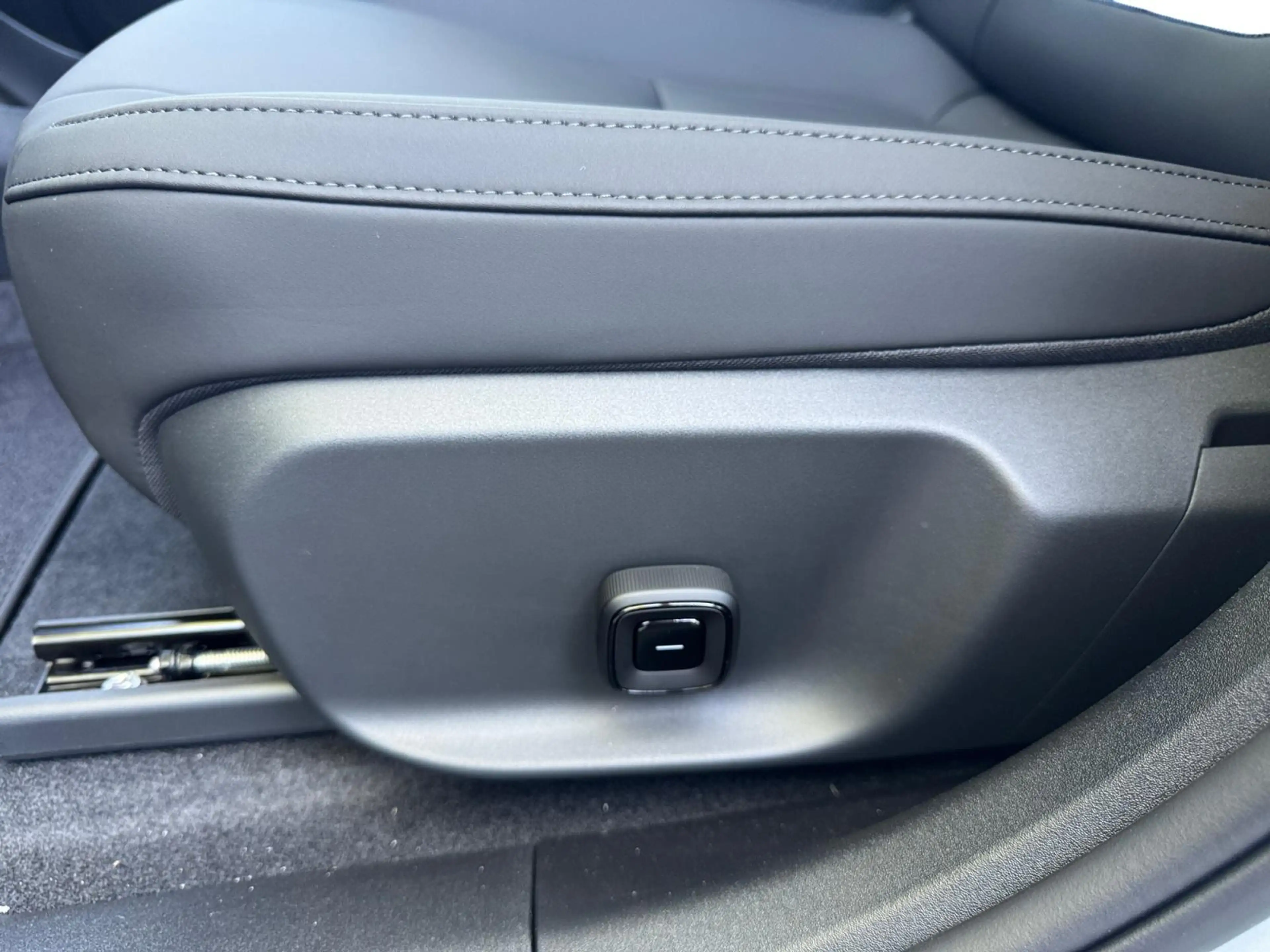 Volvo EX30 P3 Long Range Plus europa 69 kWh | Stoelverwarming — photo 15