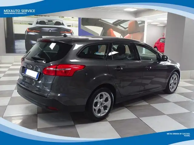 Ford Focus view 2