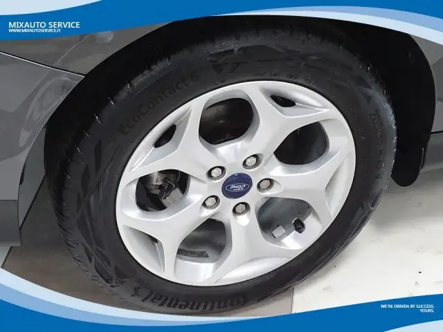 Ford Focus view 13