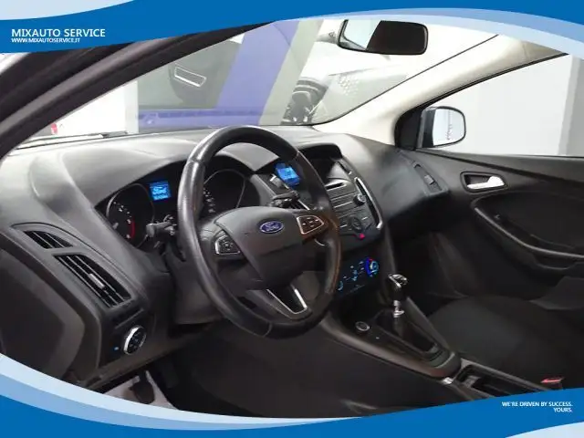 Ford Focus view 3