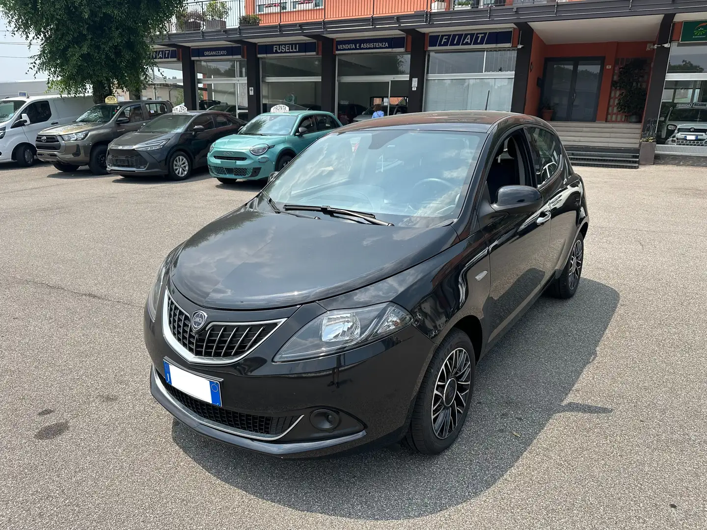 Lancia Ypsilon 1.0 FireFly 5 porte S&S Hybrid Platino Nero - 1