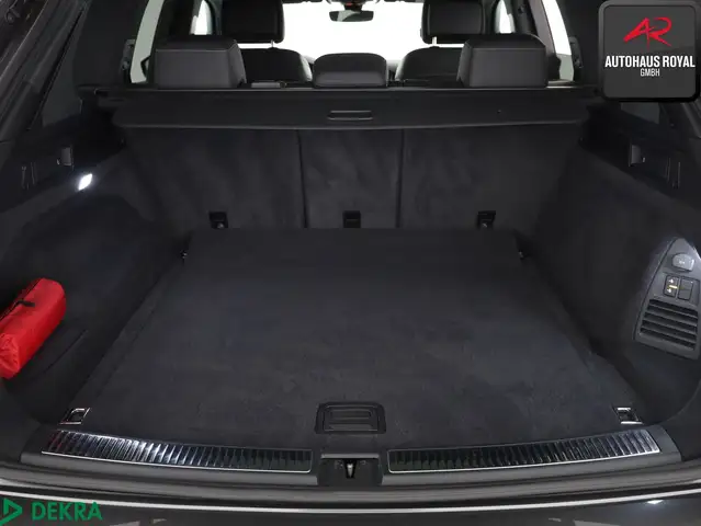 Volkswagen Touareg view 14