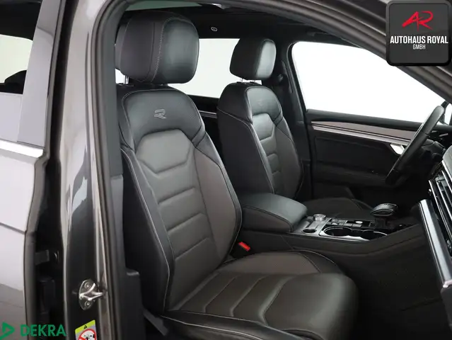 Volkswagen Touareg view 11