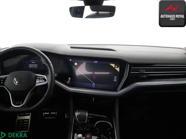 Volkswagen Touareg view 9