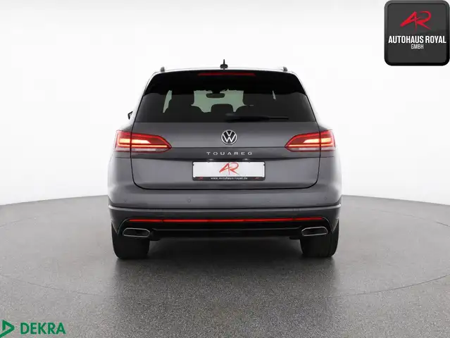 Volkswagen Touareg view 4