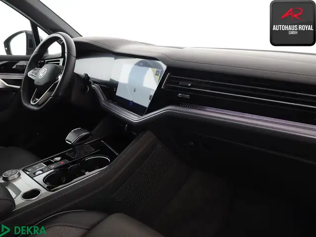 Volkswagen Touareg view 10