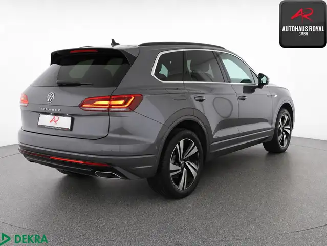 Volkswagen Touareg view 5