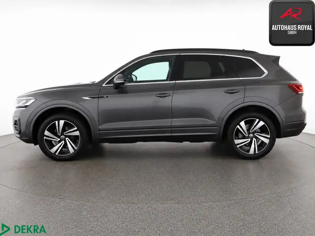 Volkswagen Touareg view 2
