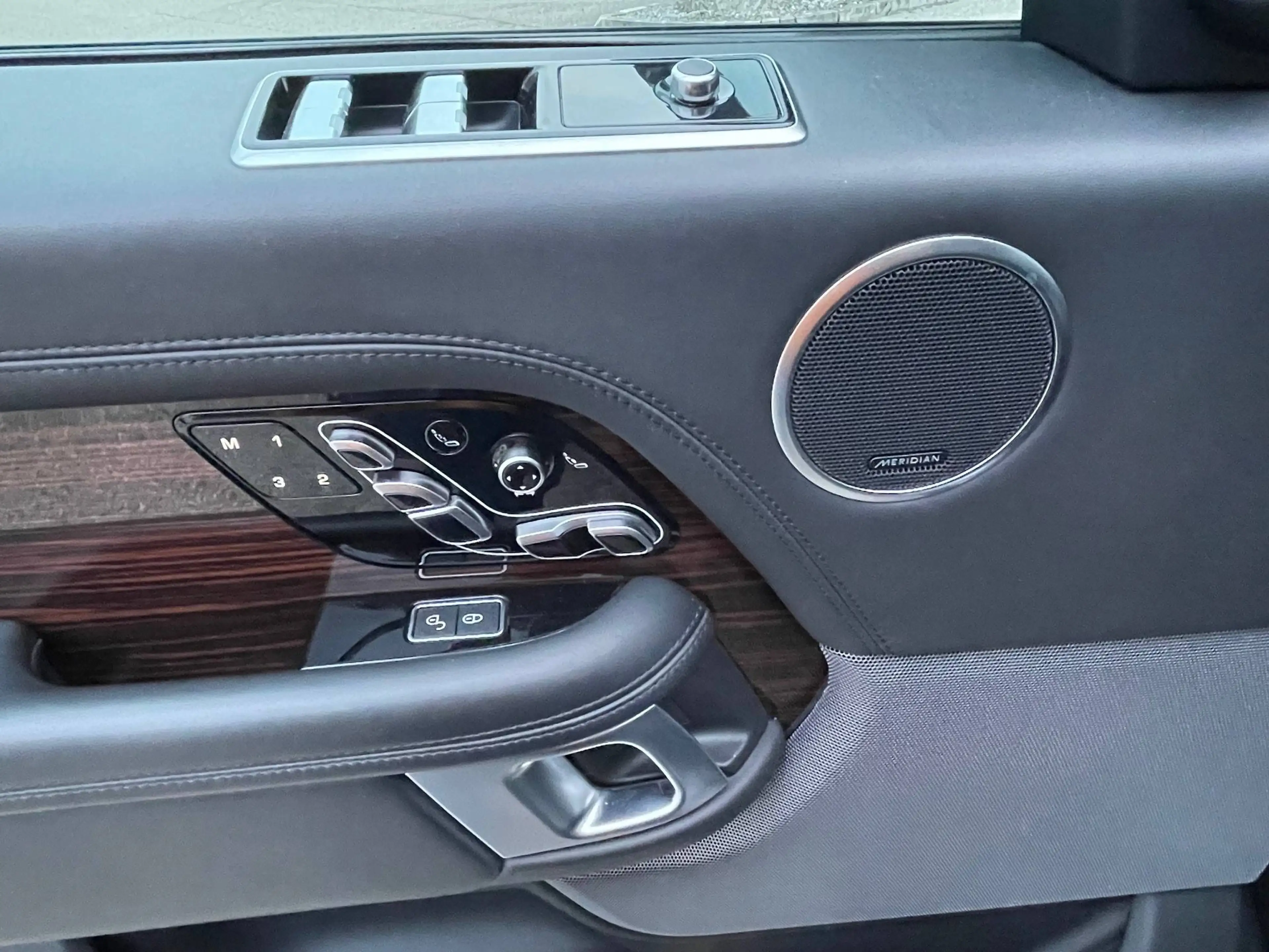 Land Rover Range Rover P525 V8 Autobiography*all Black*MWST ausweisbar — photo 13