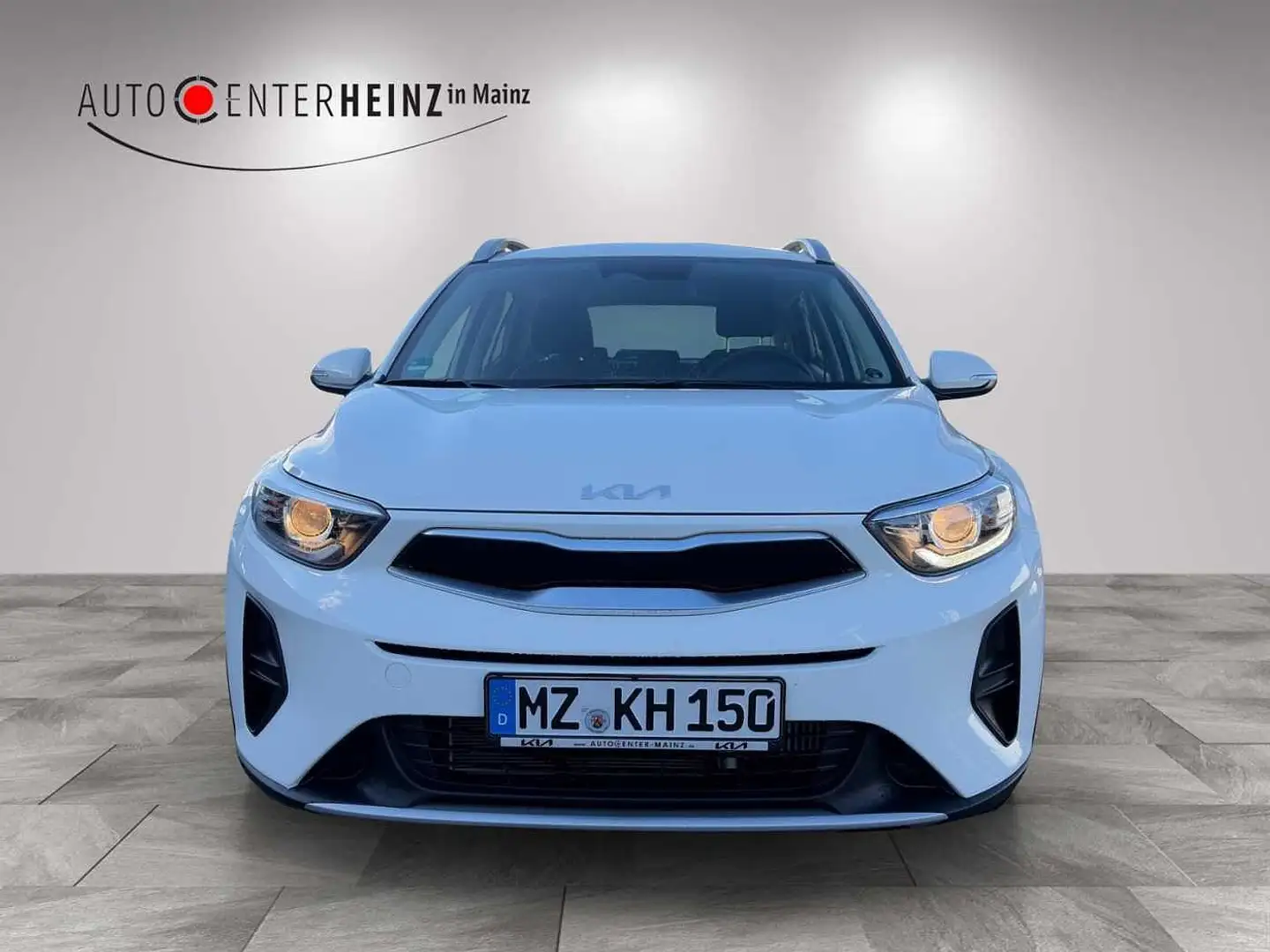 Kia Stonic 1.0 T-GDI 100 OPF DCT7 Vision Белый - 2