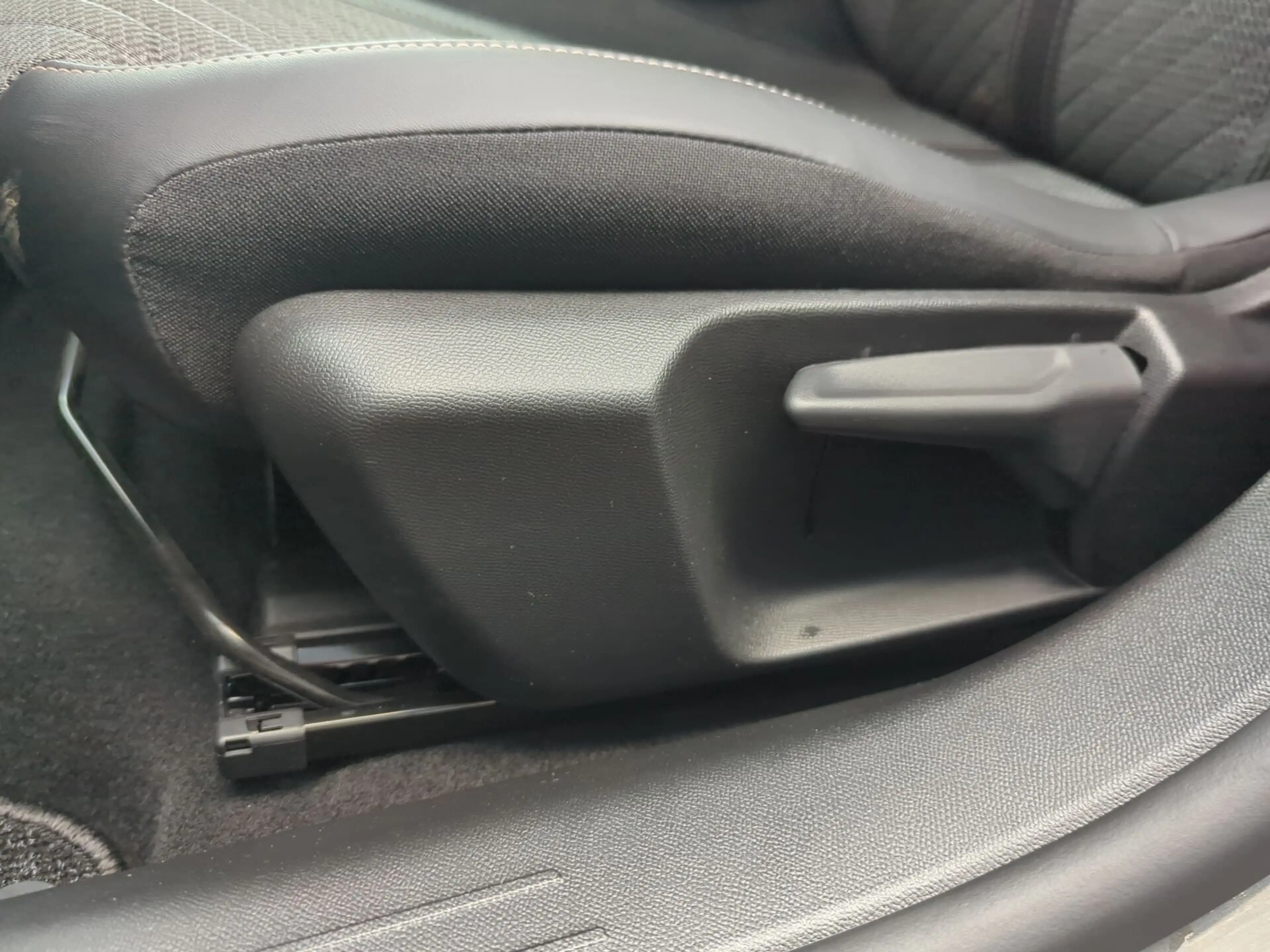 Peugeot Others 208 HYBRID 100 e-DSC6 Allure LED PDC 360 Kam. AUT — photo 7
