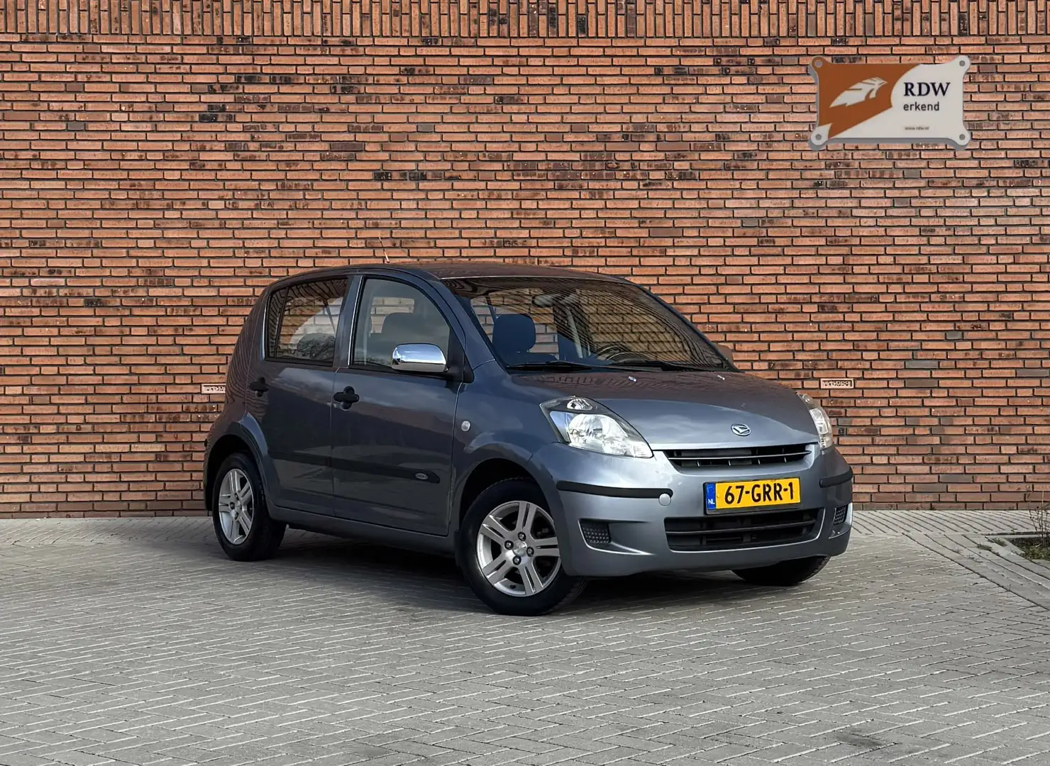 Daihatsu Sirion 1.0-12V Premium, Airco, Elektr. Pakket, Isofix Grau - 1