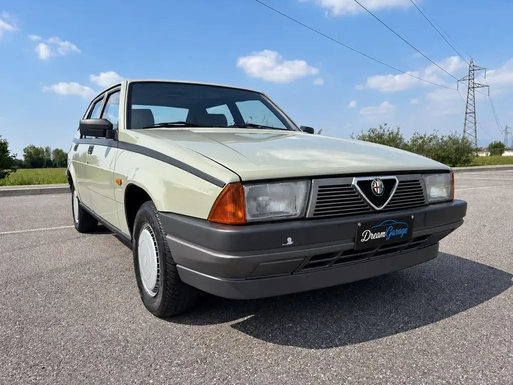 Alfa Romeo 75 1986 из Европы — купить под ключ