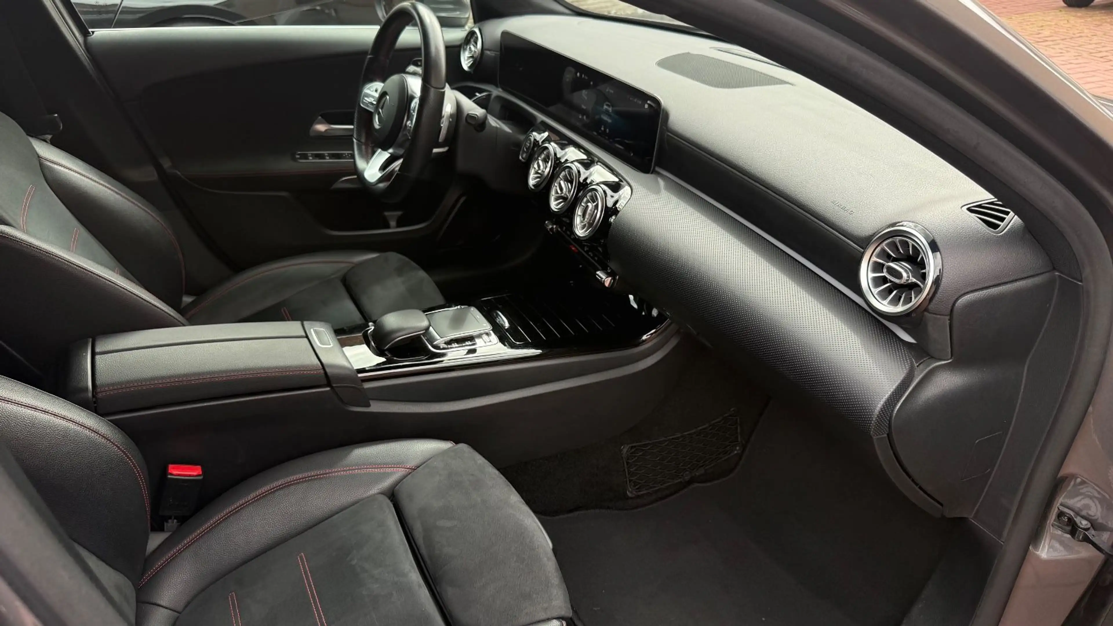 Mercedes-Benz A 200 AMG LINE+MULTIBEAM+AUT.+AMBIENTE+MBUX — photo 20